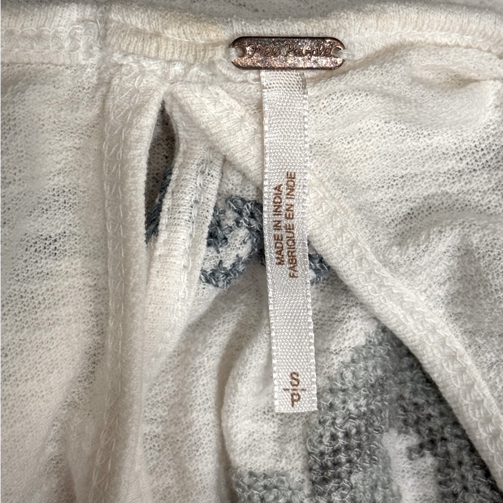 Free People White & Blue Embroidered Off The Shoulder Top. 100% Cotton. Small - Picture 7 of 7